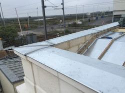 Entreprise de couverture pour remplacement de gouttières et de tuyaux de descente en zinc