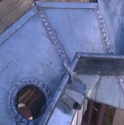 Zingueur pour pose ou remplacement des gouttières PVC d'un pavillon